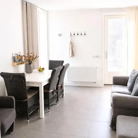 Logeren Bij Laura - A En C Holiday home